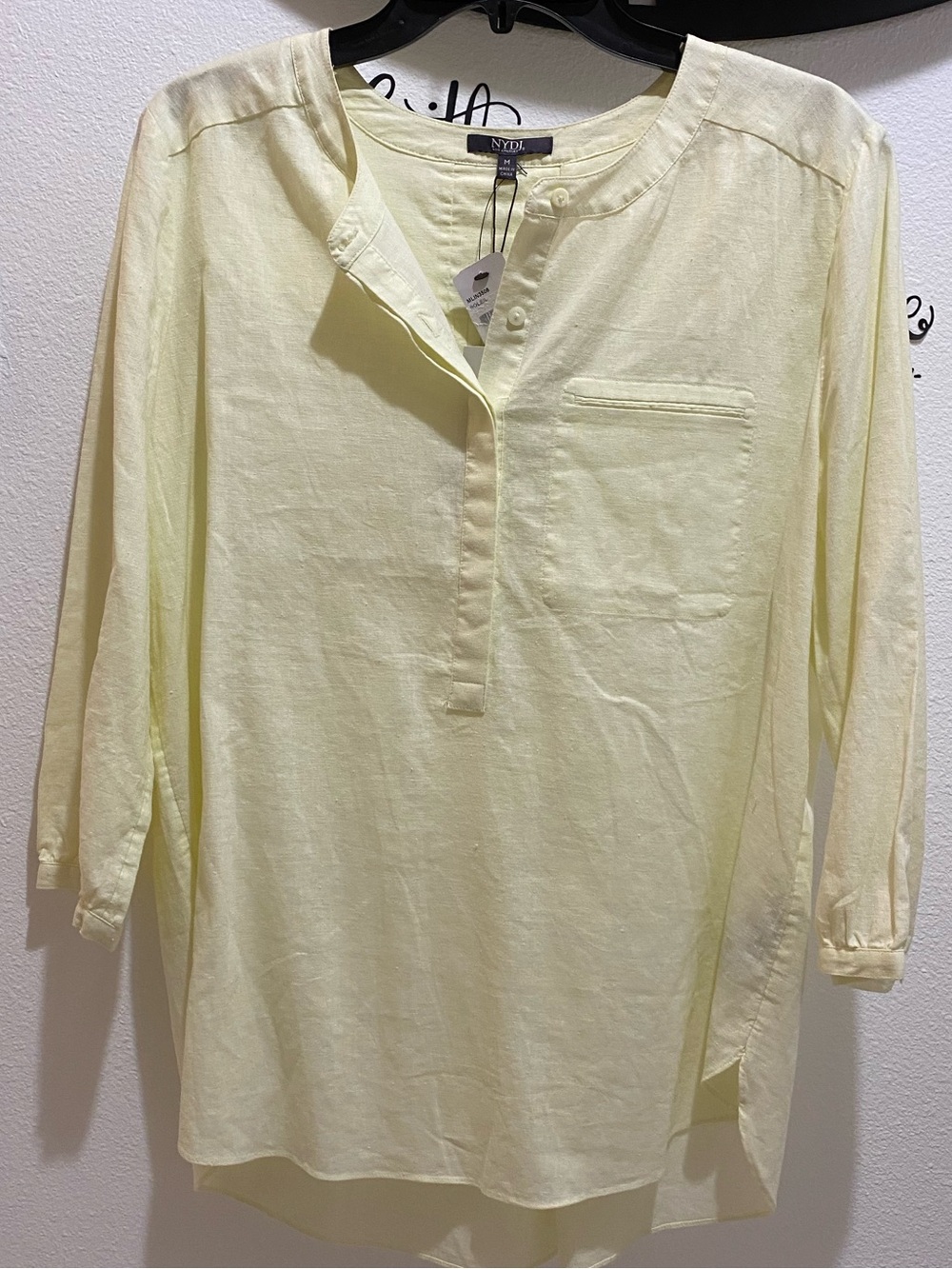 🆕NYDJ Ladies Light Yellow Linen Blouse w/Back Pleat Detail - M